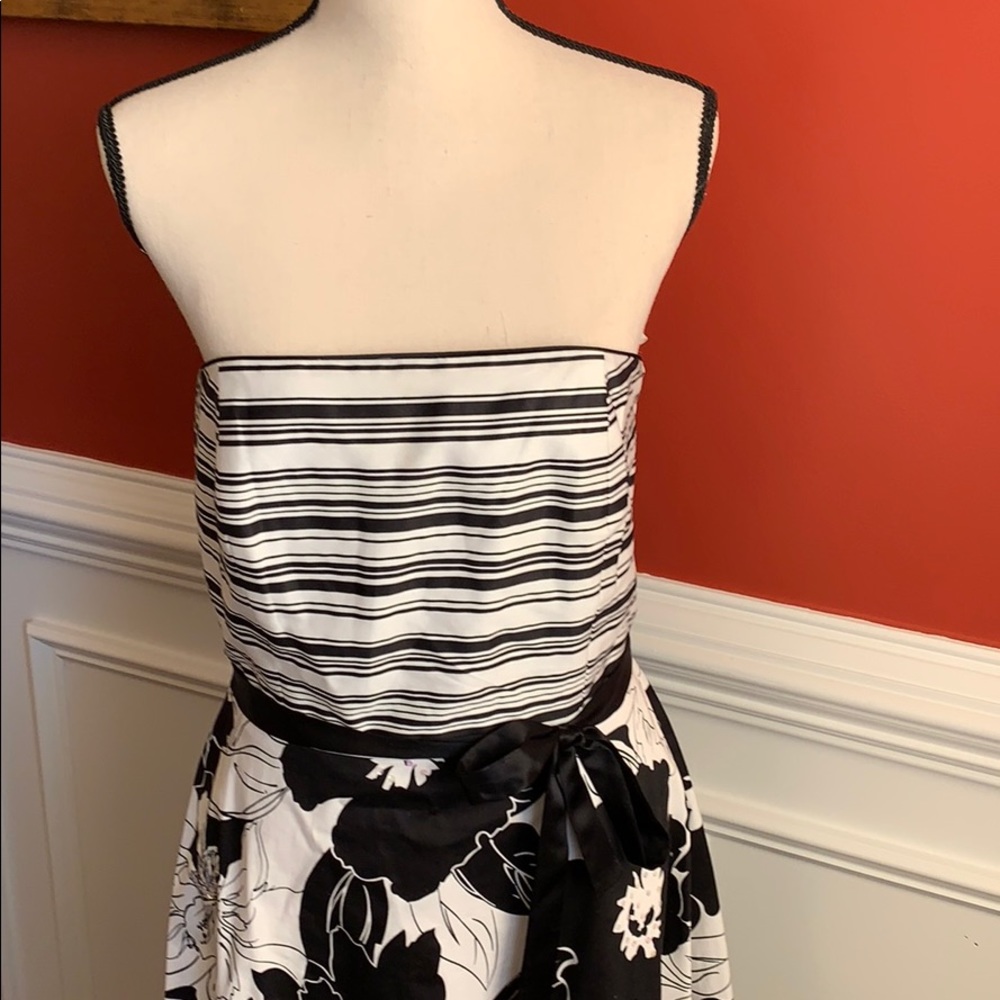 Strapless mid-length dress